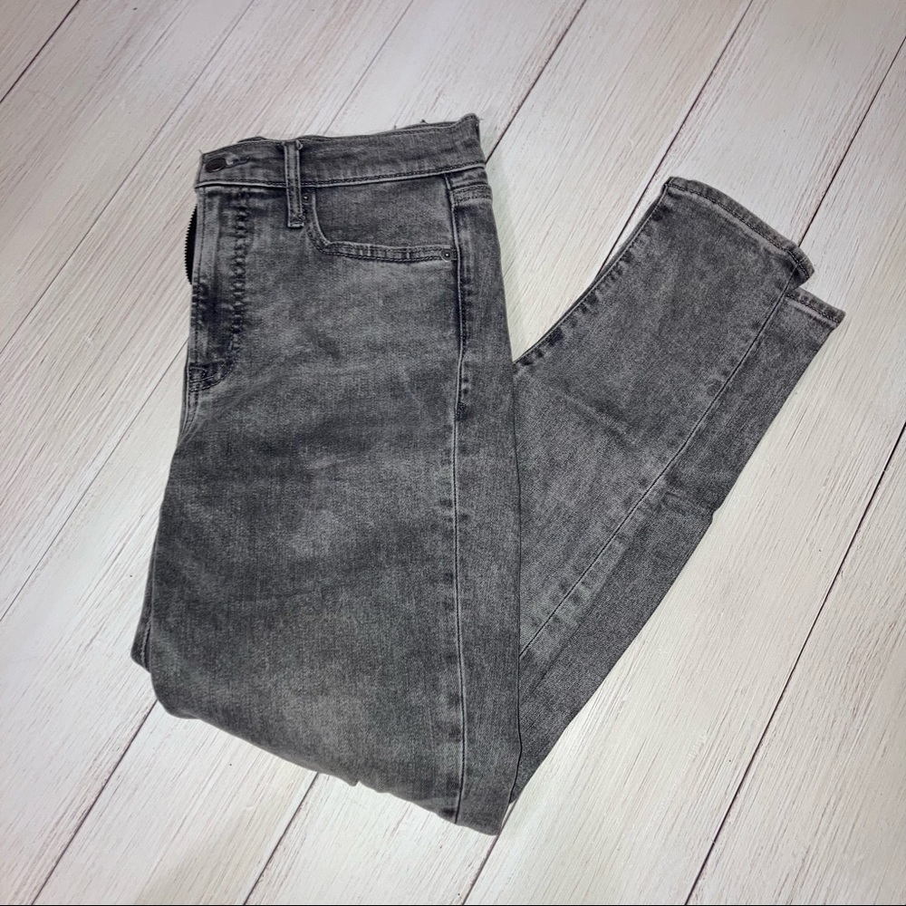 Gap stretch true skinny jeans.